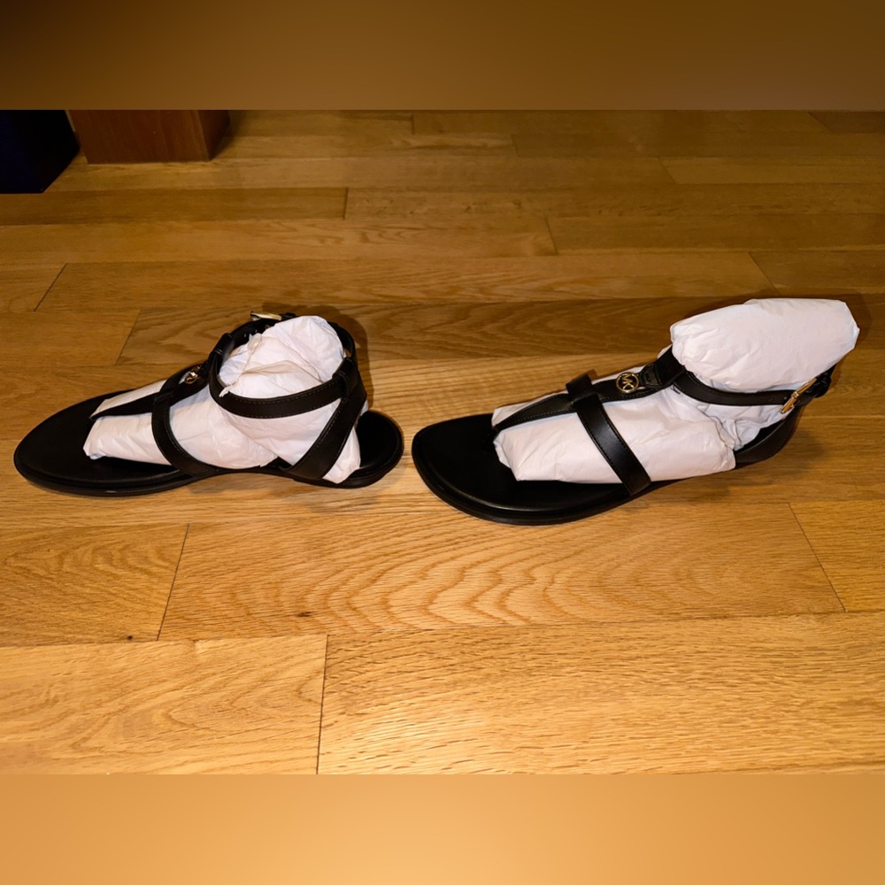 Michael Kors Sasha T-Strap Flat Sandal in Black NEW - Picture 7 of 11